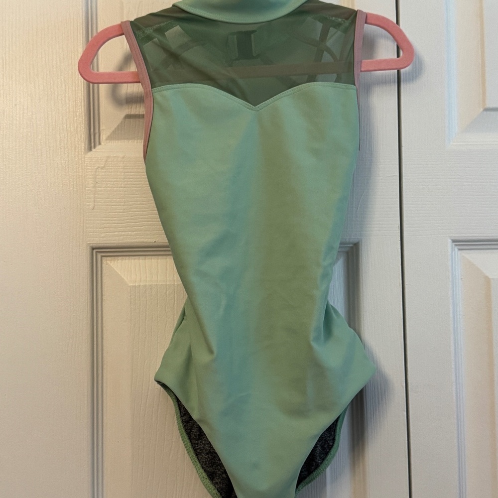 Five seafoam green Leo